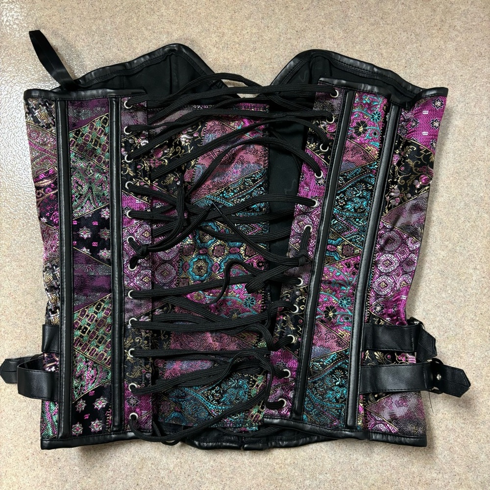 Gothic corset with buckles size medium - Picture 2 of 8